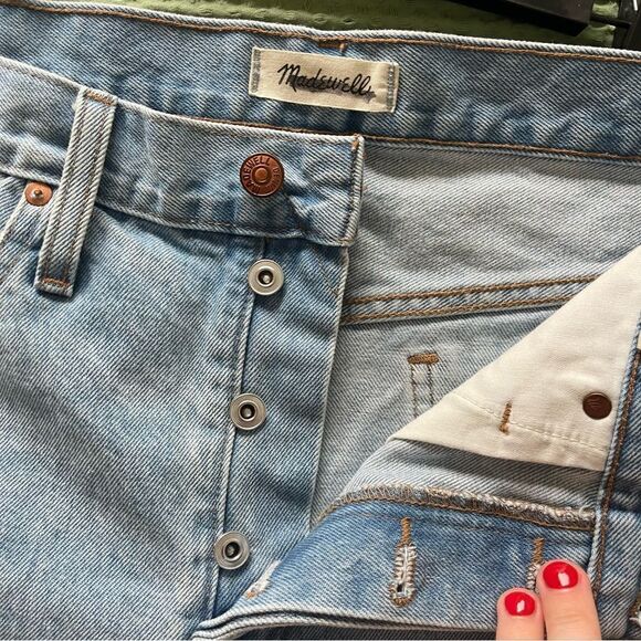 Madewell Relaxed Denim Shorts in Cedarcroft Raw Hem Size 29 - Picture 7 of 7